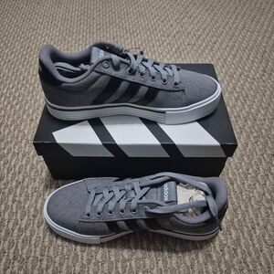 Adidas Men’s Daily 4.0 Gray & Black Skateboarding Shoes IF4493 Sz 6 Mens